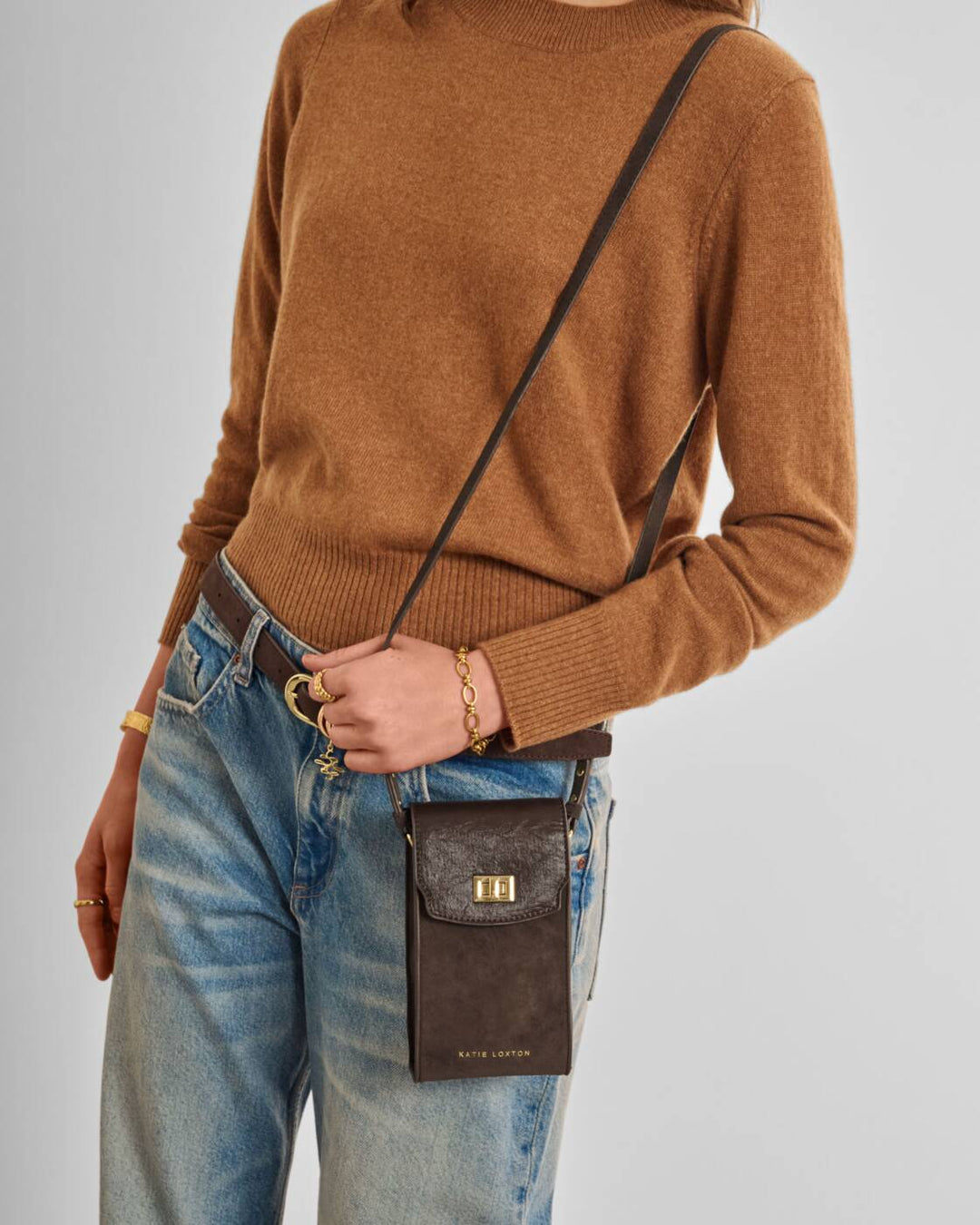 Katie Loxton Orin Twist Lock Slim Bag Bitter Chocolate Suedette Chocolate Distressed